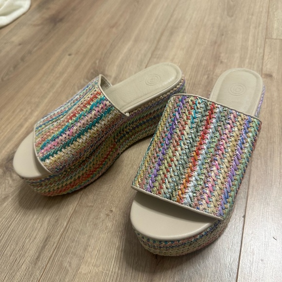 NEW Urban Outfitter Rainbow platform mule sandal. Size 6.5 - Picture 1 of 2